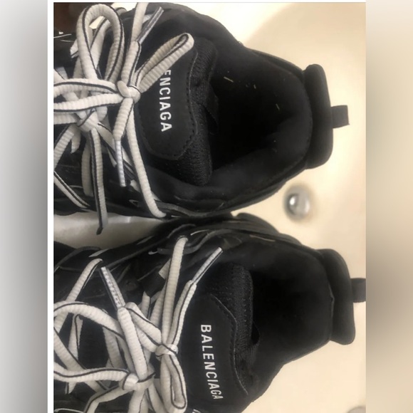 Athletic_Shoes